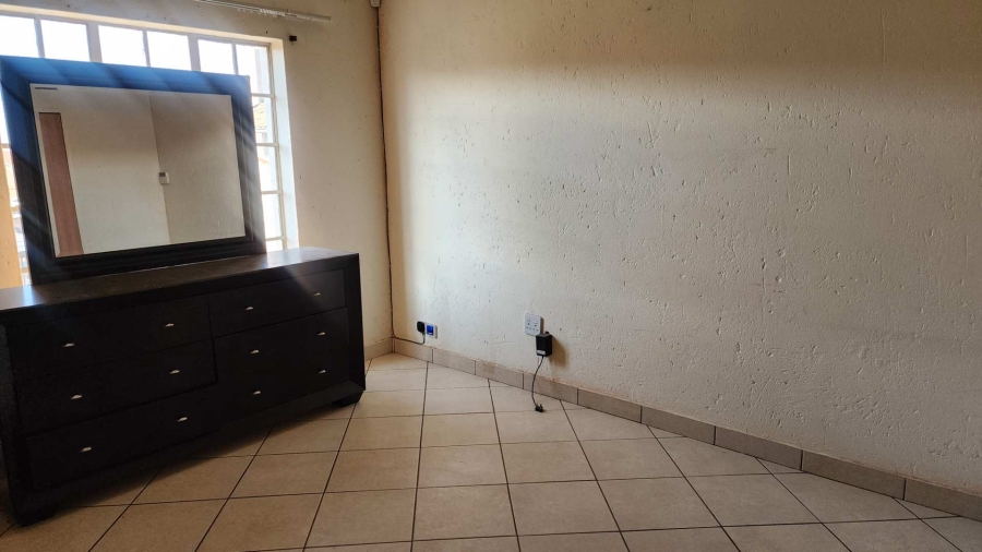2 Bedroom Property for Sale in Waterval East North West